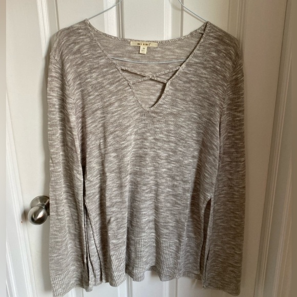 Miami Heathered Grey Criss Cross Flowy Split Hem Sweater Top - Picture 2 of 6